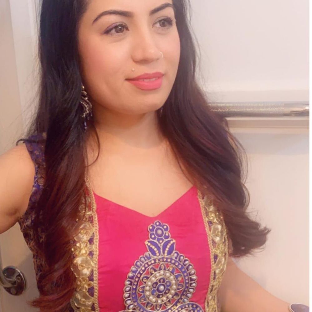 Meet your Posher, Amina